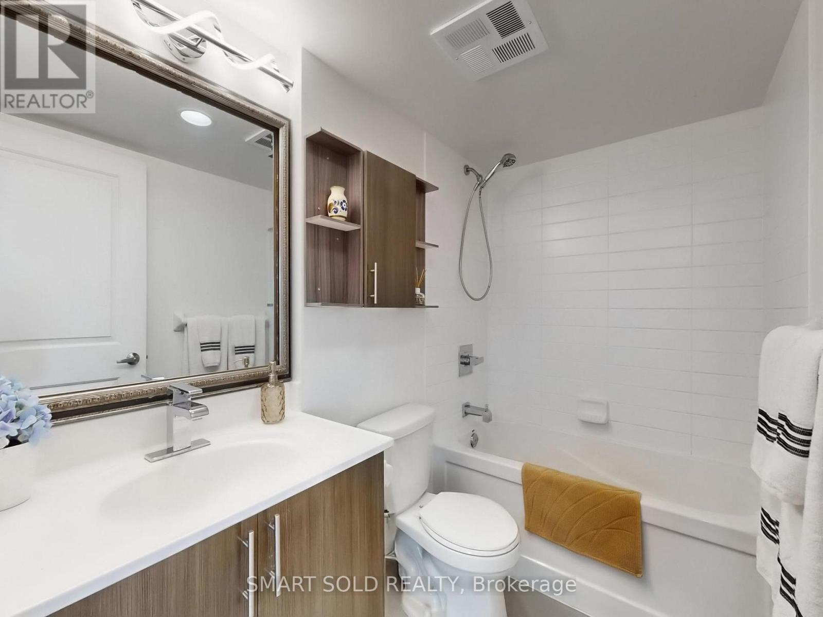 210 - 75 Norman Bethune Avenue, Richmond Hill, Ontario  L4B 0B6 - Photo 8 - N12814068