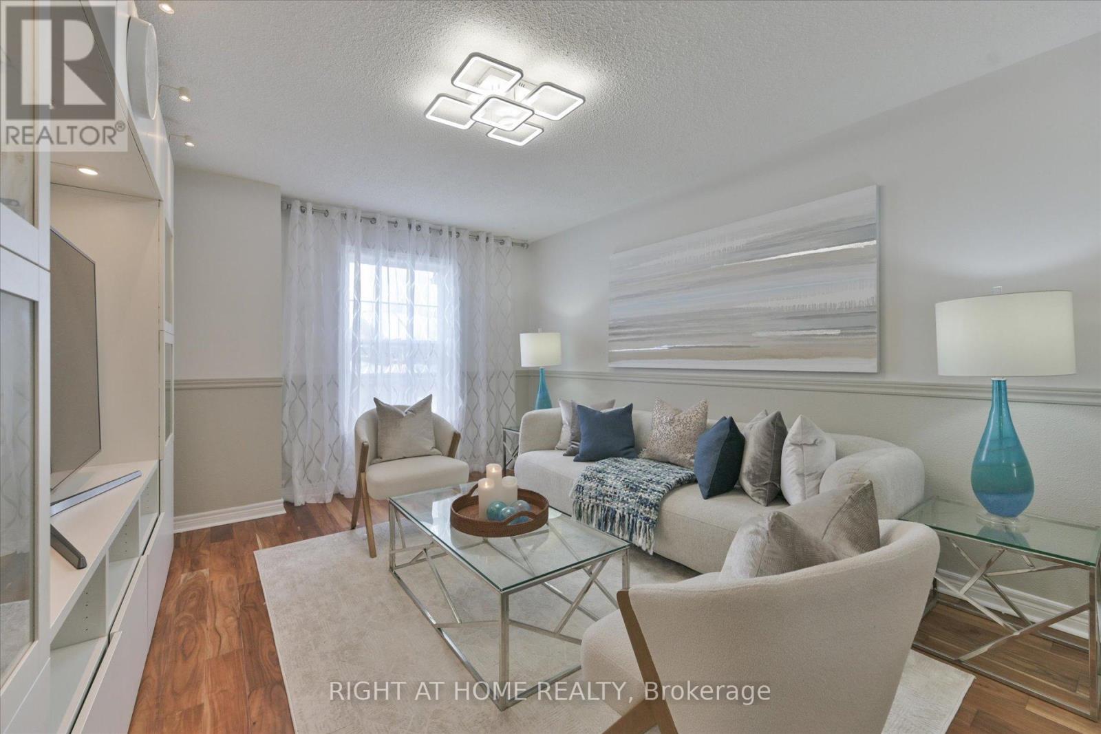 61 Milloy Place, Aurora, Ontario  L4G 7L2 - Photo 2 - N12814070