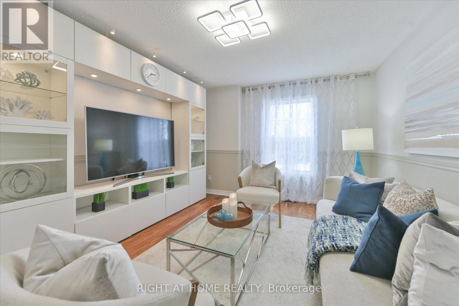 61 Milloy Place, Aurora, Ontario  L4G 7L2 - Photo 4 - N12814070