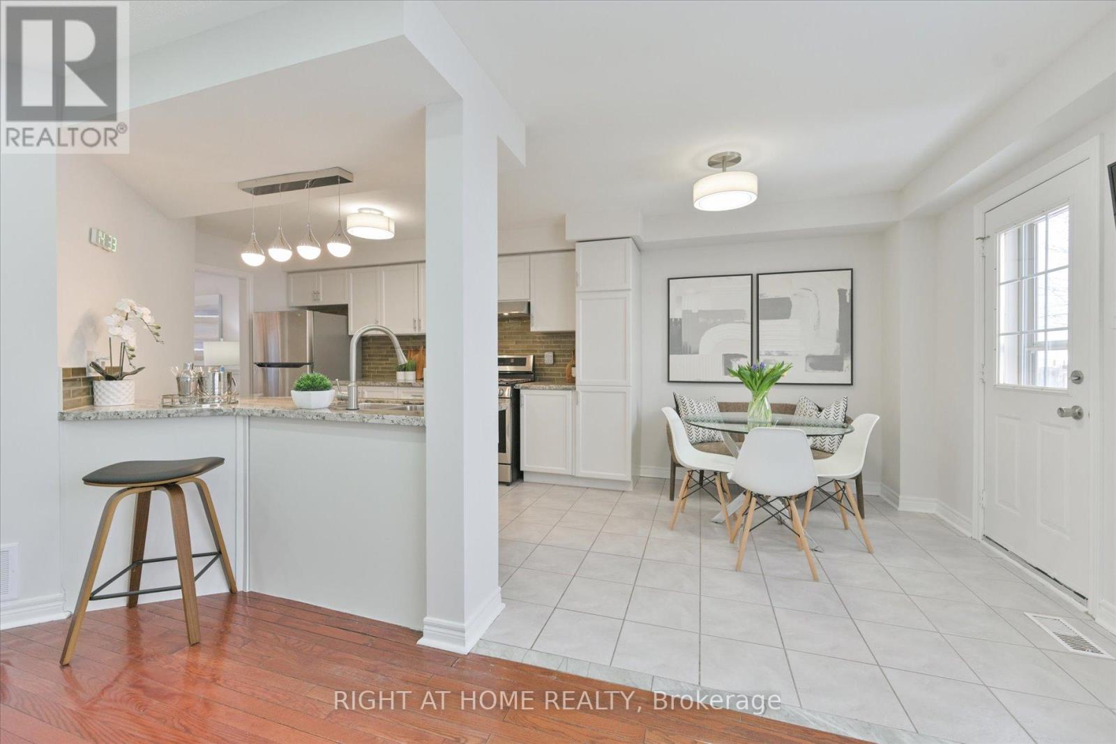 61 Milloy Place, Aurora, Ontario  L4G 7L2 - Photo 6 - N12814070