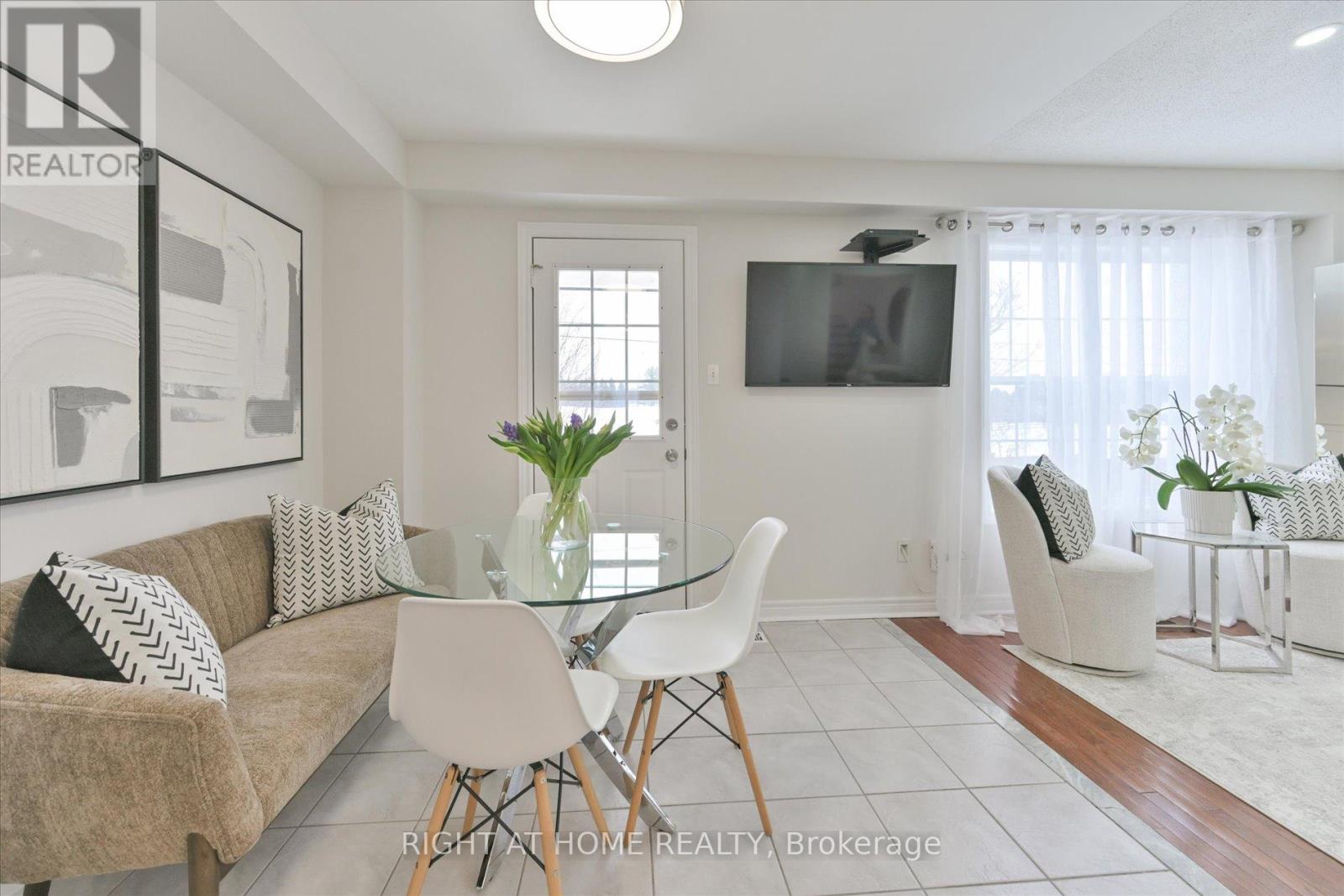 61 Milloy Place, Aurora, Ontario  L4G 7L2 - Photo 7 - N12814070