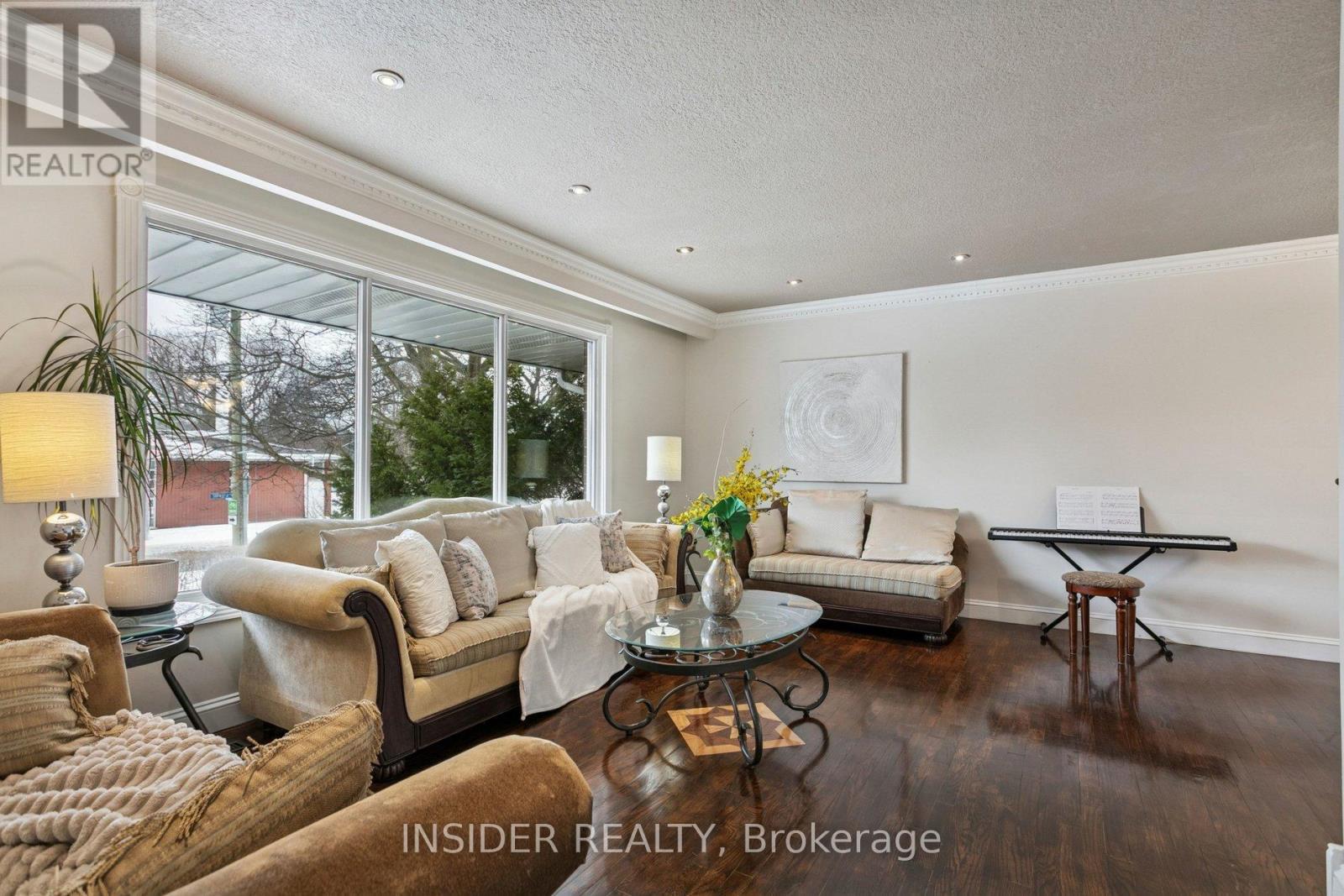 2078 Stanfield Road, Mississauga, Ontario  L4Y 1R5 - Photo 4 - W12814058