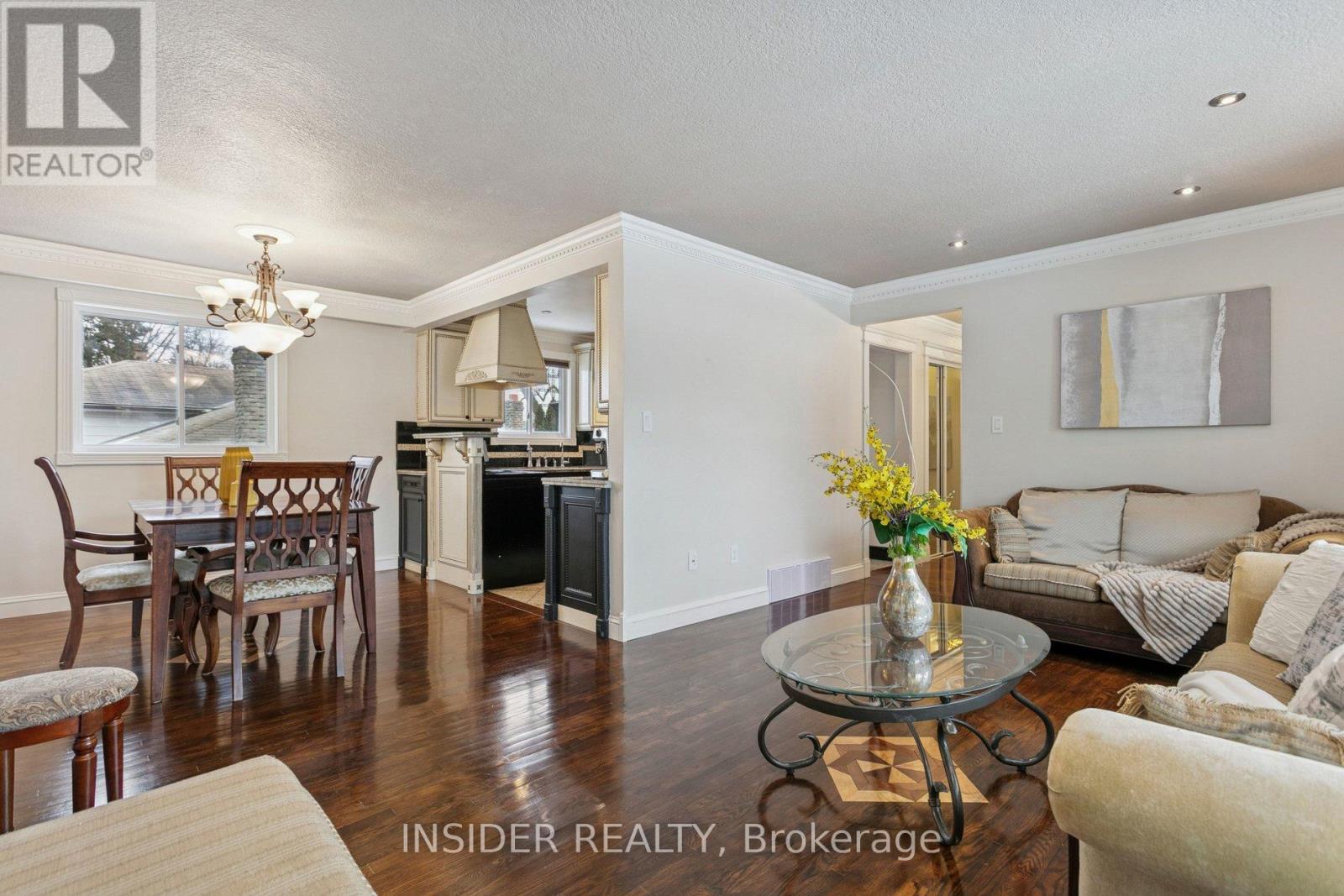 2078 Stanfield Road, Mississauga, Ontario  L4Y 1R5 - Photo 6 - W12814058