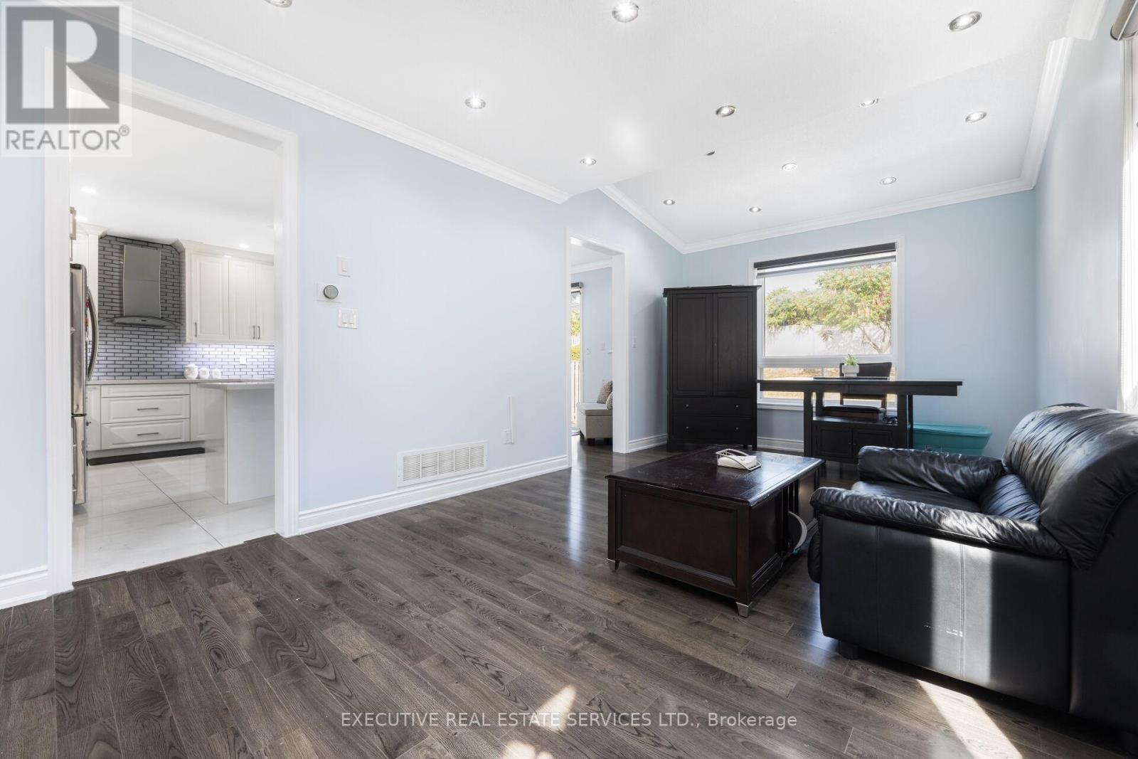 43 Susan Avenue, Brampton, Ontario  L6Y 5N5 - Photo 3 - W12814076