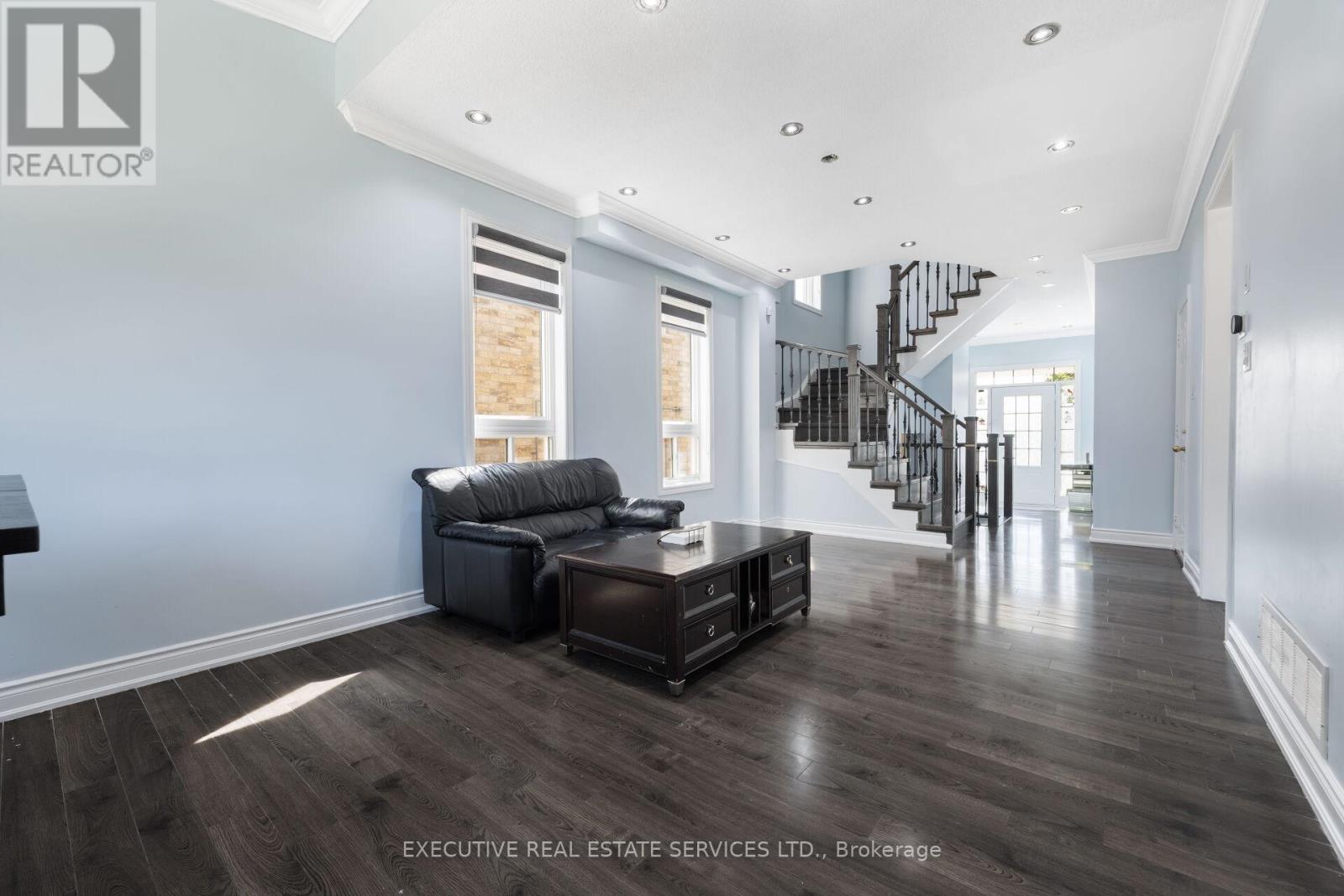 43 Susan Avenue, Brampton, Ontario  L6Y 5N5 - Photo 4 - W12814076