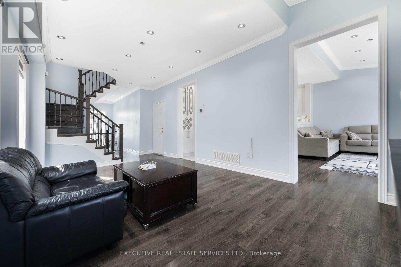 43 Susan Avenue, Brampton, Ontario  L6Y 5N5 - Photo 5 - W12814076