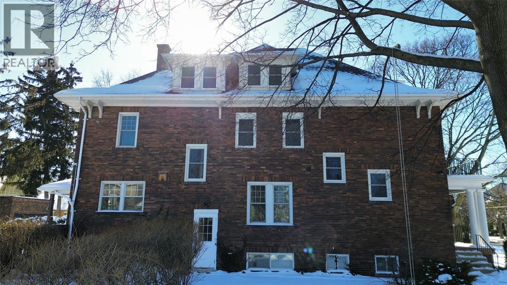 326 Vidal Street North, Sarnia, Ontario  N7T 5Y6 - Photo 2 - 26002972