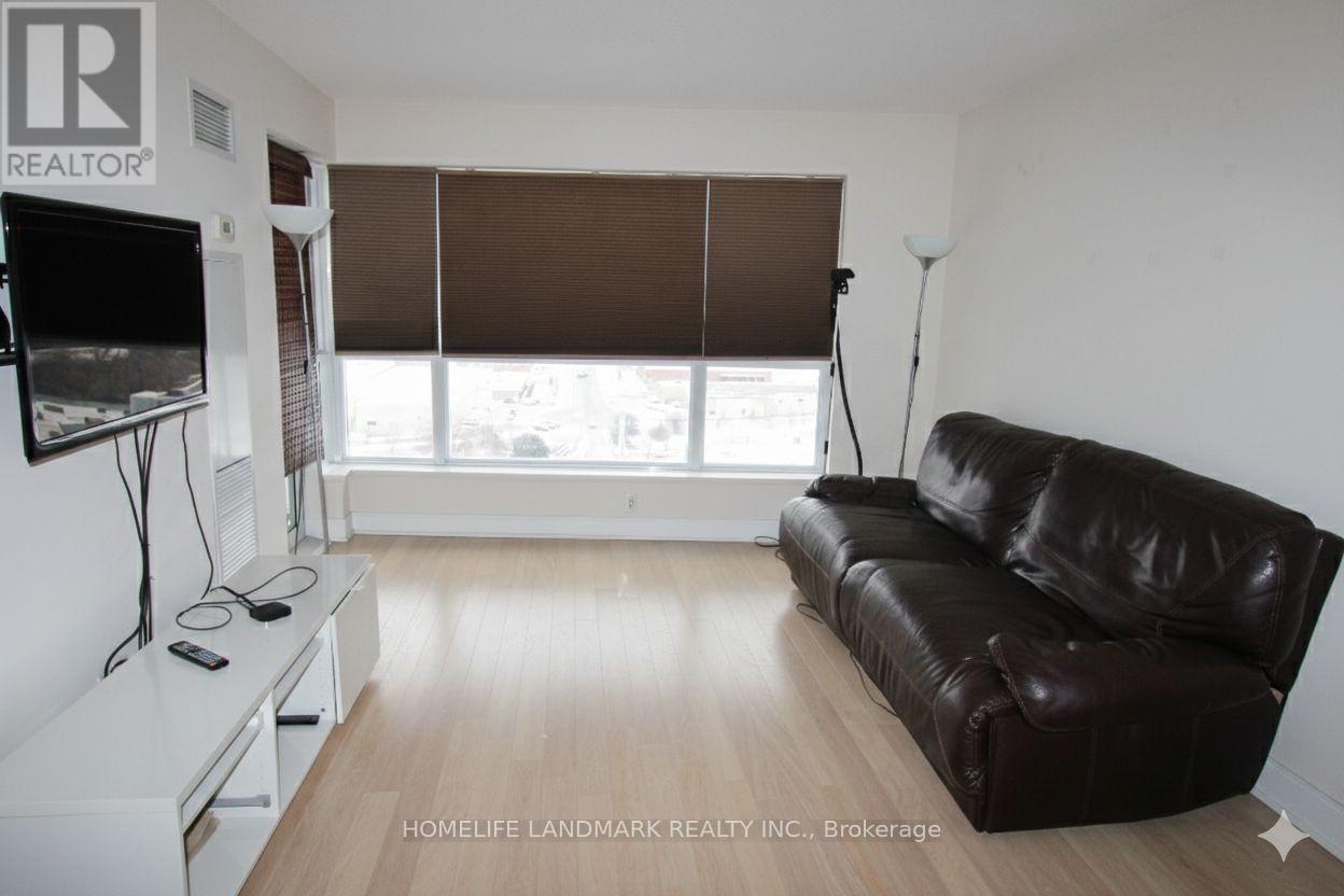 1215 - 135 Village Green Square, Toronto, Ontario  M1S 0G4 - Photo 3 - E12814100