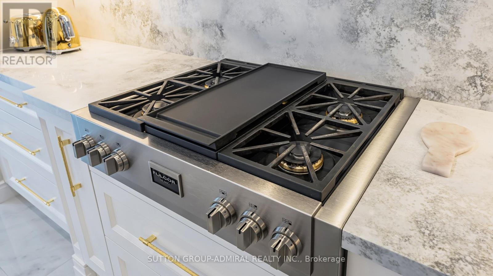 37 Cedarpoint Court, Vaughan, Ontario  L6A 4P7 - Photo 13 - N12814108