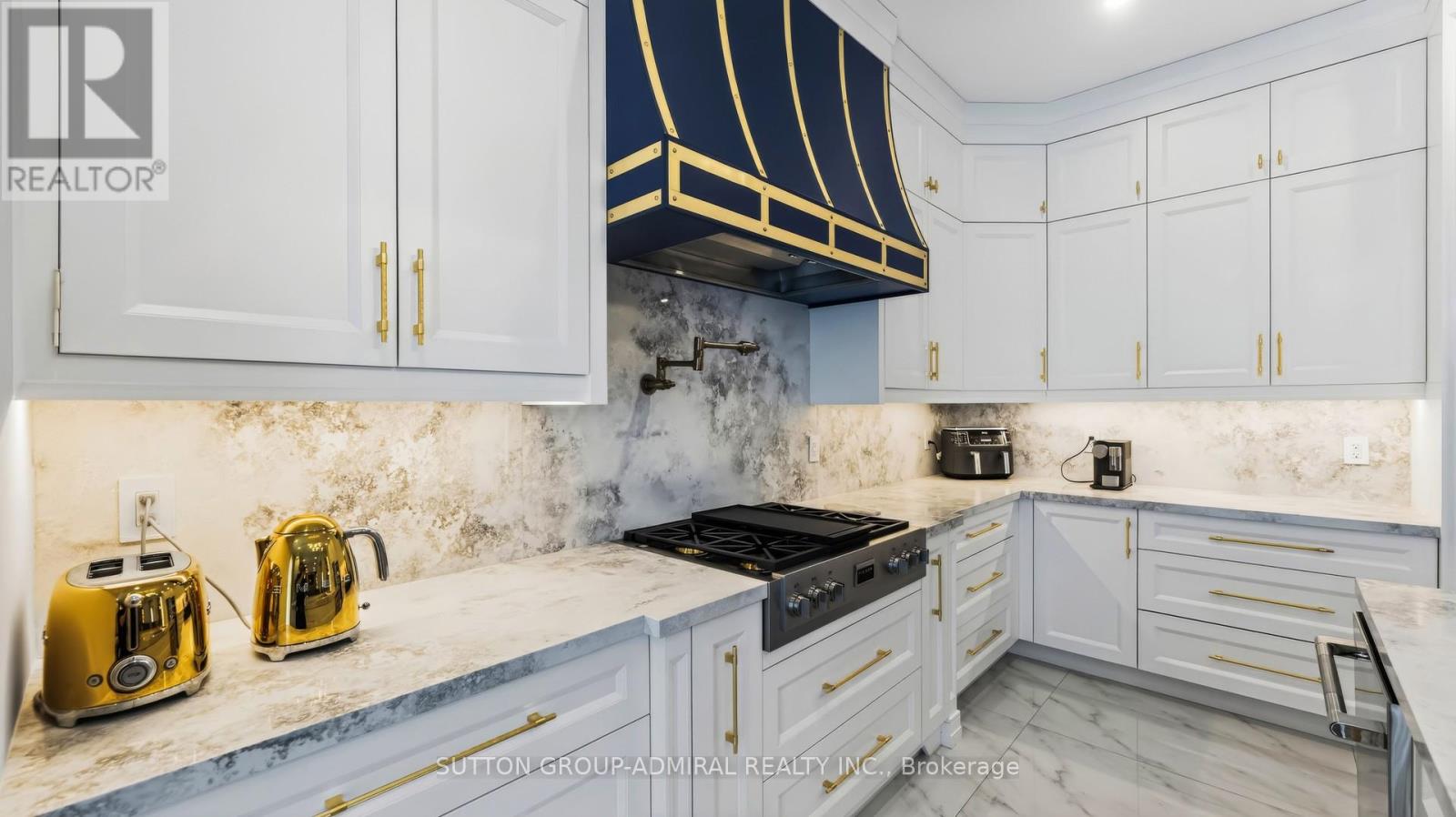 37 Cedarpoint Court, Vaughan, Ontario  L6A 4P7 - Photo 8 - N12814108