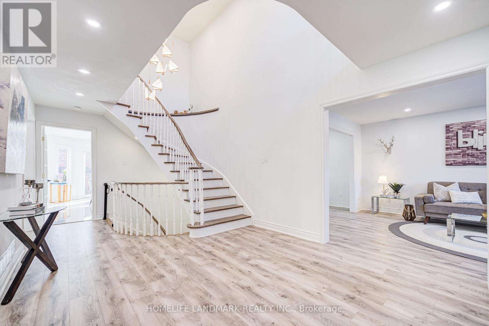 161 Valleymede Drive, Richmond Hill, Ontario  L4B 1X5 - Photo 6 - N12814120