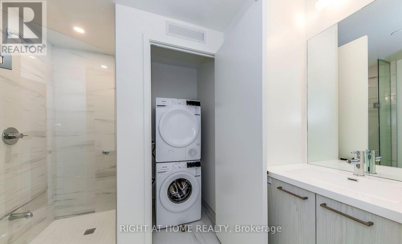 1006 - 28 Interchange Way, Vaughan, Ontario  L4K 0P8 - Photo 10 - N12814122