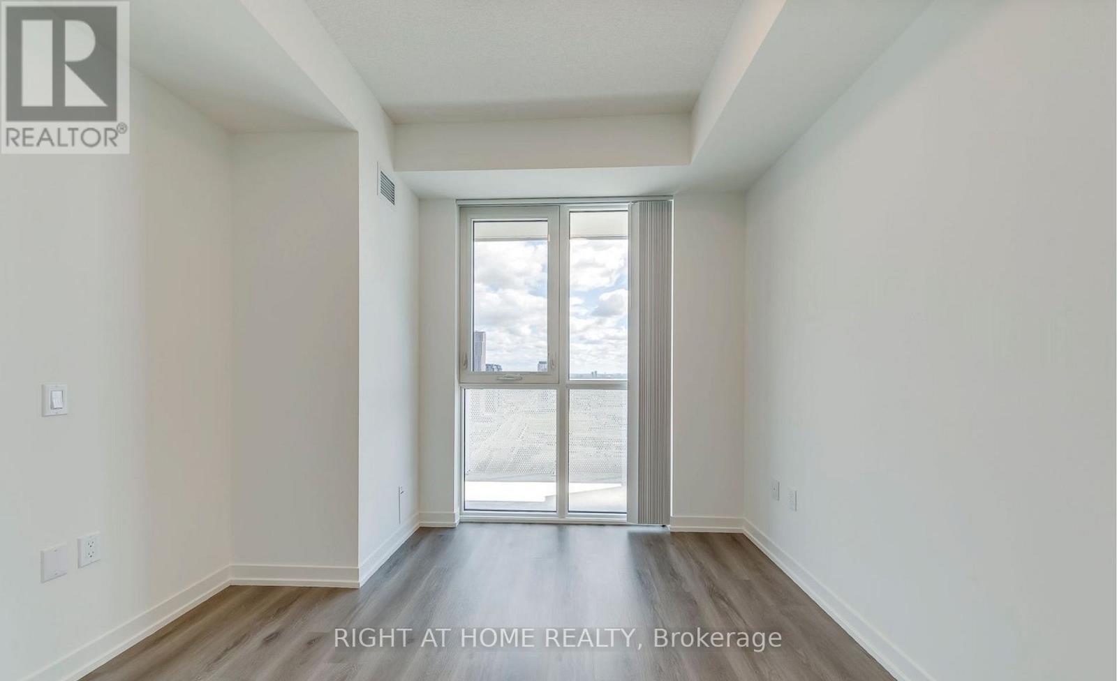 1006 - 28 Interchange Way, Vaughan, Ontario  L4K 0P8 - Photo 6 - N12814122