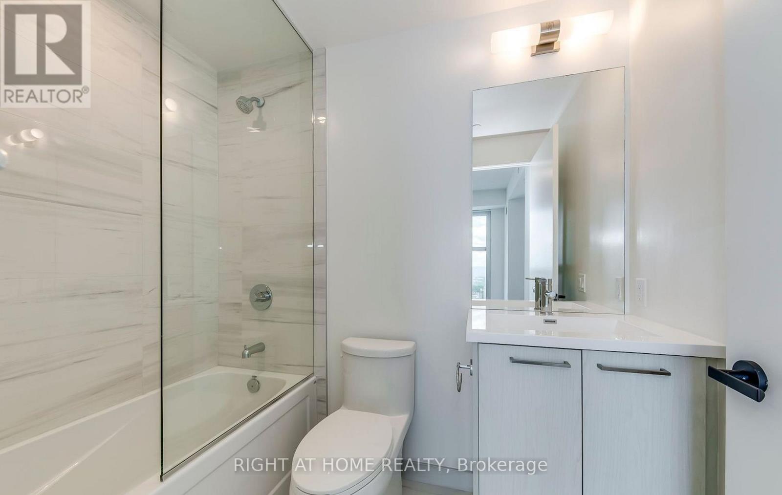 1006 - 28 Interchange Way, Vaughan, Ontario  L4K 0P8 - Photo 7 - N12814122