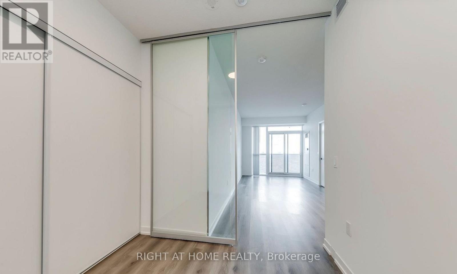 1006 - 28 Interchange Way, Vaughan, Ontario  L4K 0P8 - Photo 8 - N12814122