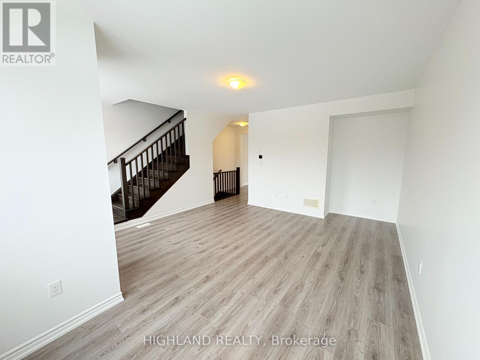 68 Huguenot Road, Oakville, Ontario  L6H 0X4 - Photo 13 - W12814118