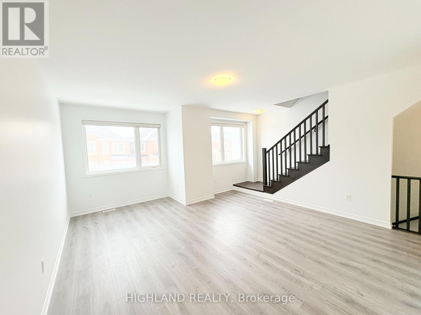 68 Huguenot Road, Oakville, Ontario  L6H 0X4 - Photo 14 - W12814118