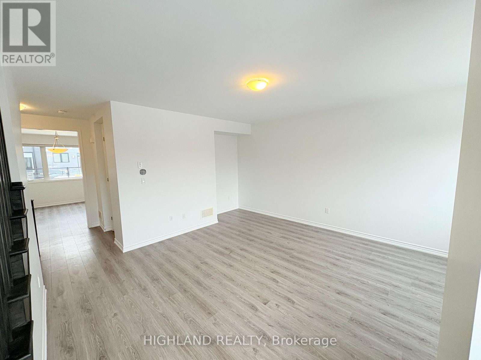 68 Huguenot Road, Oakville, Ontario  L6H 0X4 - Photo 15 - W12814118