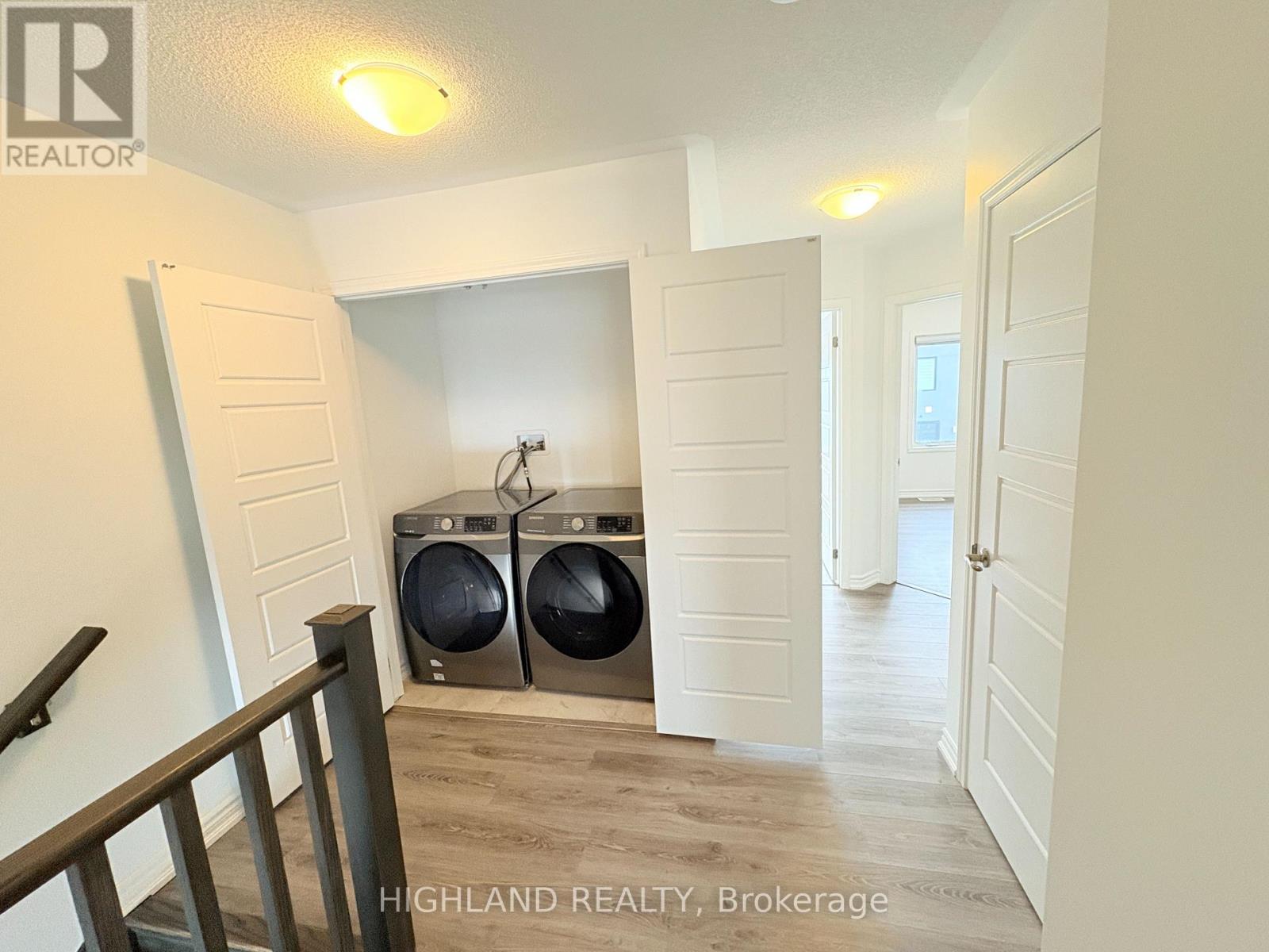 68 Huguenot Road, Oakville, Ontario  L6H 0X4 - Photo 16 - W12814118