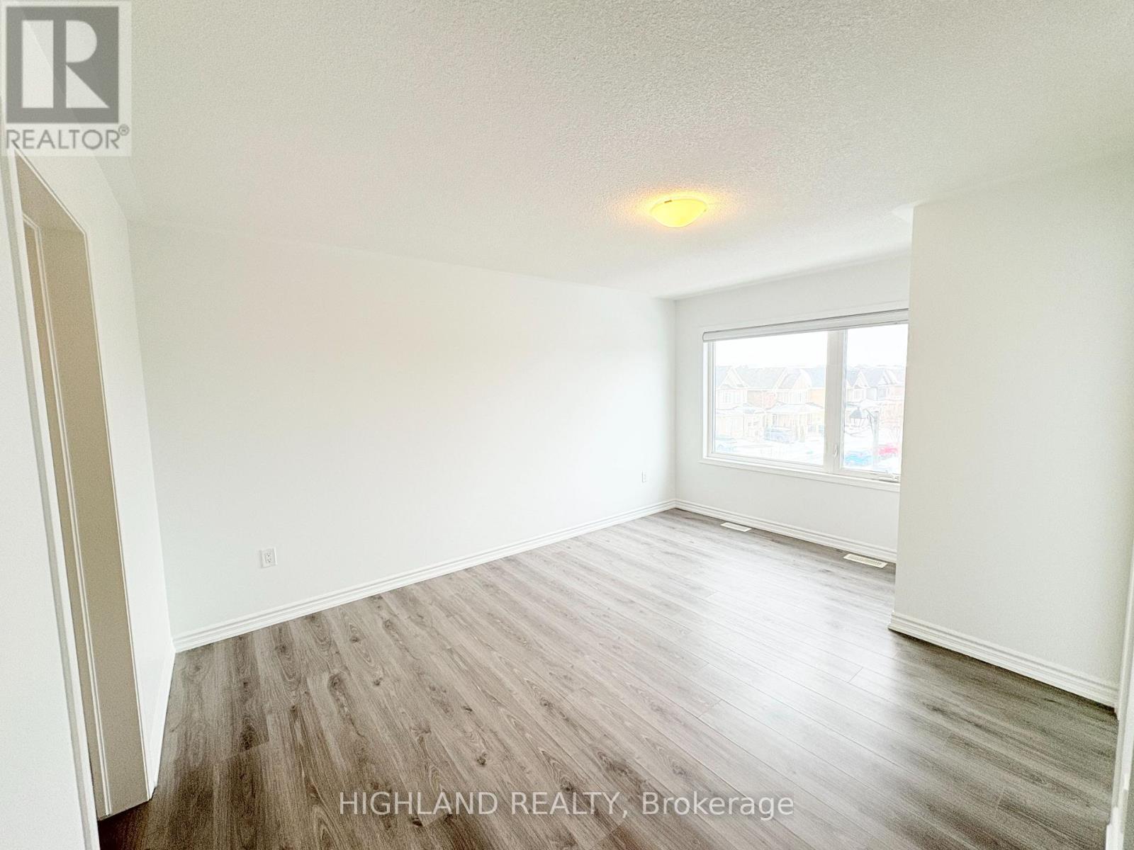 68 Huguenot Road, Oakville, Ontario  L6H 0X4 - Photo 17 - W12814118