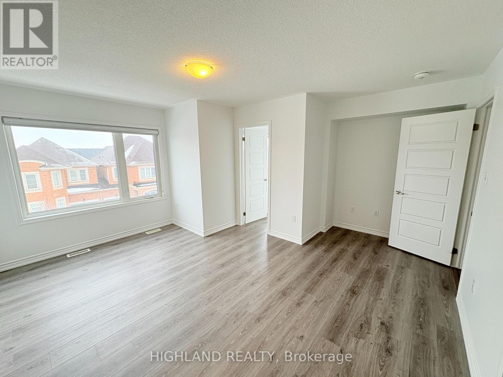 68 Huguenot Road, Oakville, Ontario  L6H 0X4 - Photo 21 - W12814118