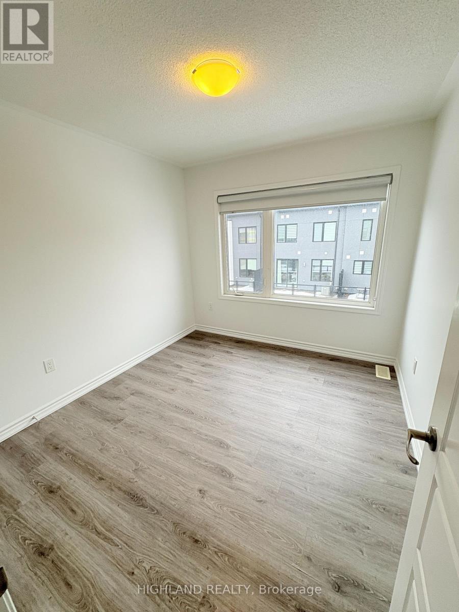 68 Huguenot Road, Oakville, Ontario  L6H 0X4 - Photo 22 - W12814118