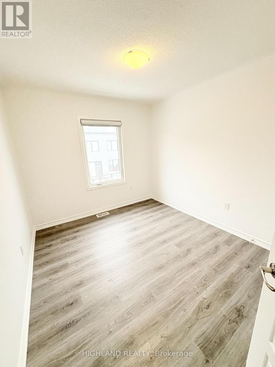 68 Huguenot Road, Oakville, Ontario  L6H 0X4 - Photo 23 - W12814118