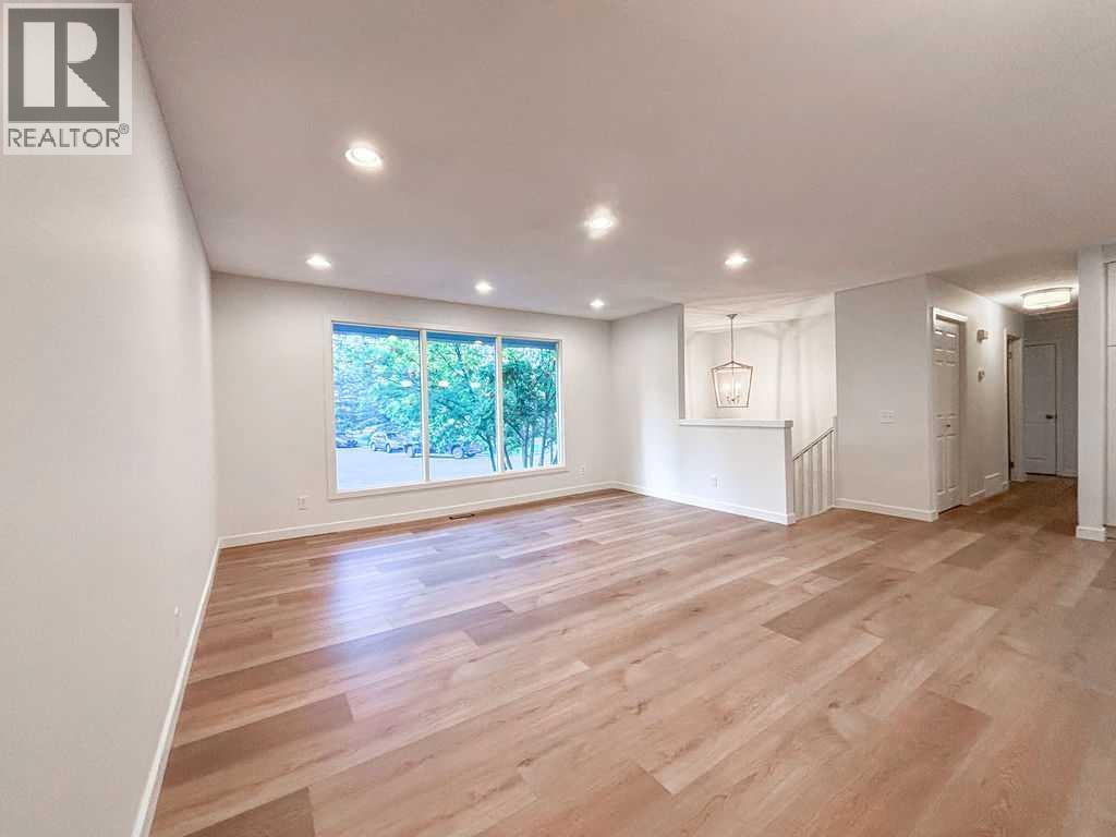 12 Oakbury Place Sw, Calgary, Alberta  T2V 4A2 - Photo 5 - A2287402