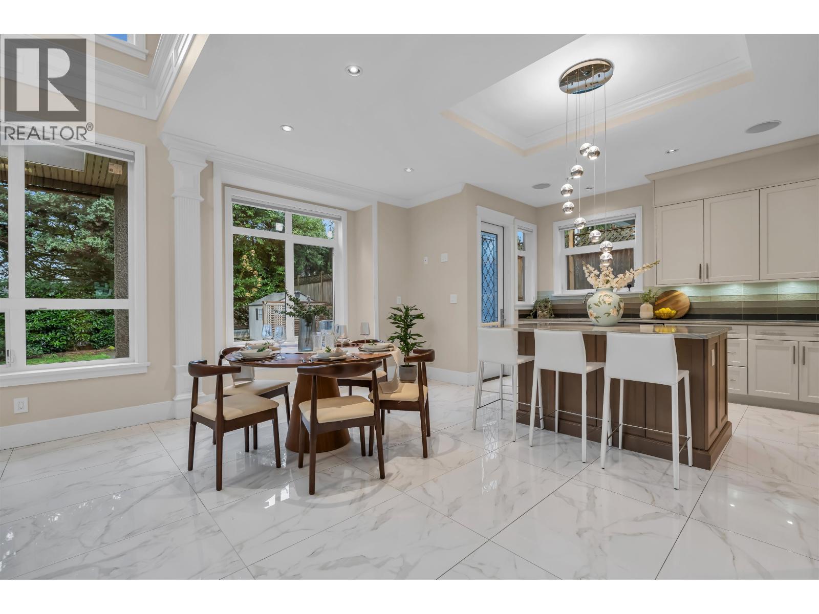 Listing Picture 8 of 40 : 8168 HUNTER STREET, Burnaby / 本拿比 - 魯藝地產 Yvonne Lu Group - MLS Medallion Club Member