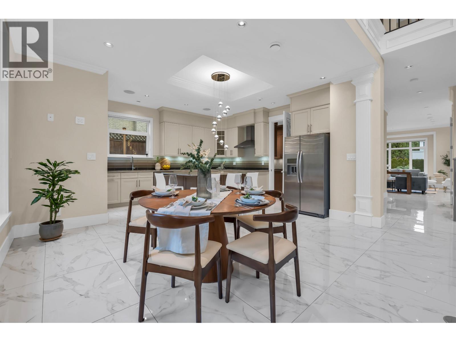 Listing Picture 7 of 40 : 8168 HUNTER STREET, Burnaby / 本拿比 - 魯藝地產 Yvonne Lu Group - MLS Medallion Club Member