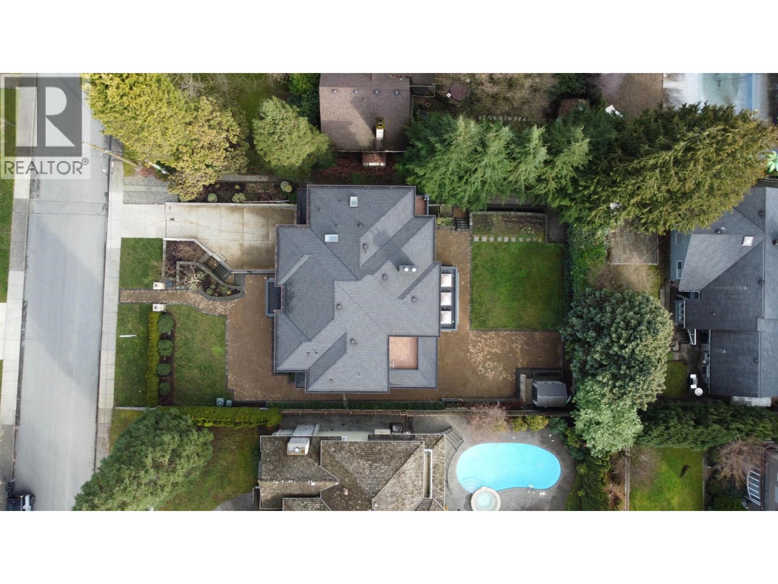 Listing Picture 35 of 40 : 8168 HUNTER STREET, Burnaby / 本拿比 - 魯藝地產 Yvonne Lu Group - MLS Medallion Club Member