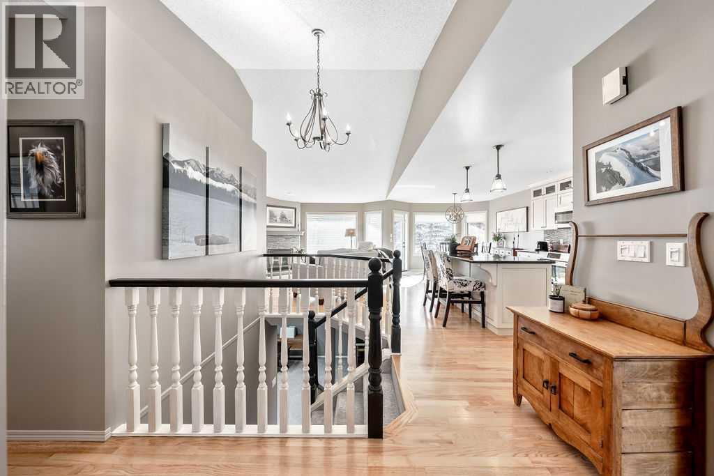 10 Bow Point, Cochrane, Alberta  T4C 1M8 - Photo 4 - A2287528