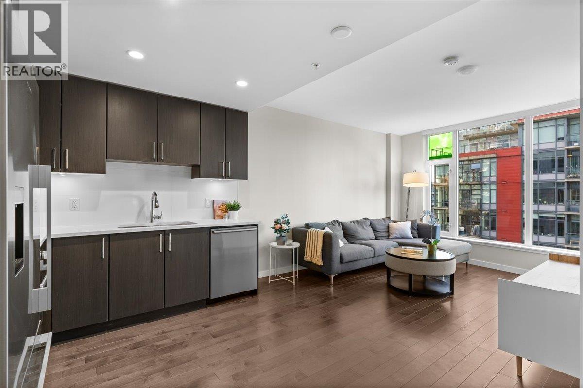 805 1708 Ontario Street, Vancouver, British Columbia  V5T 0J7 - Photo 3 - R3089560