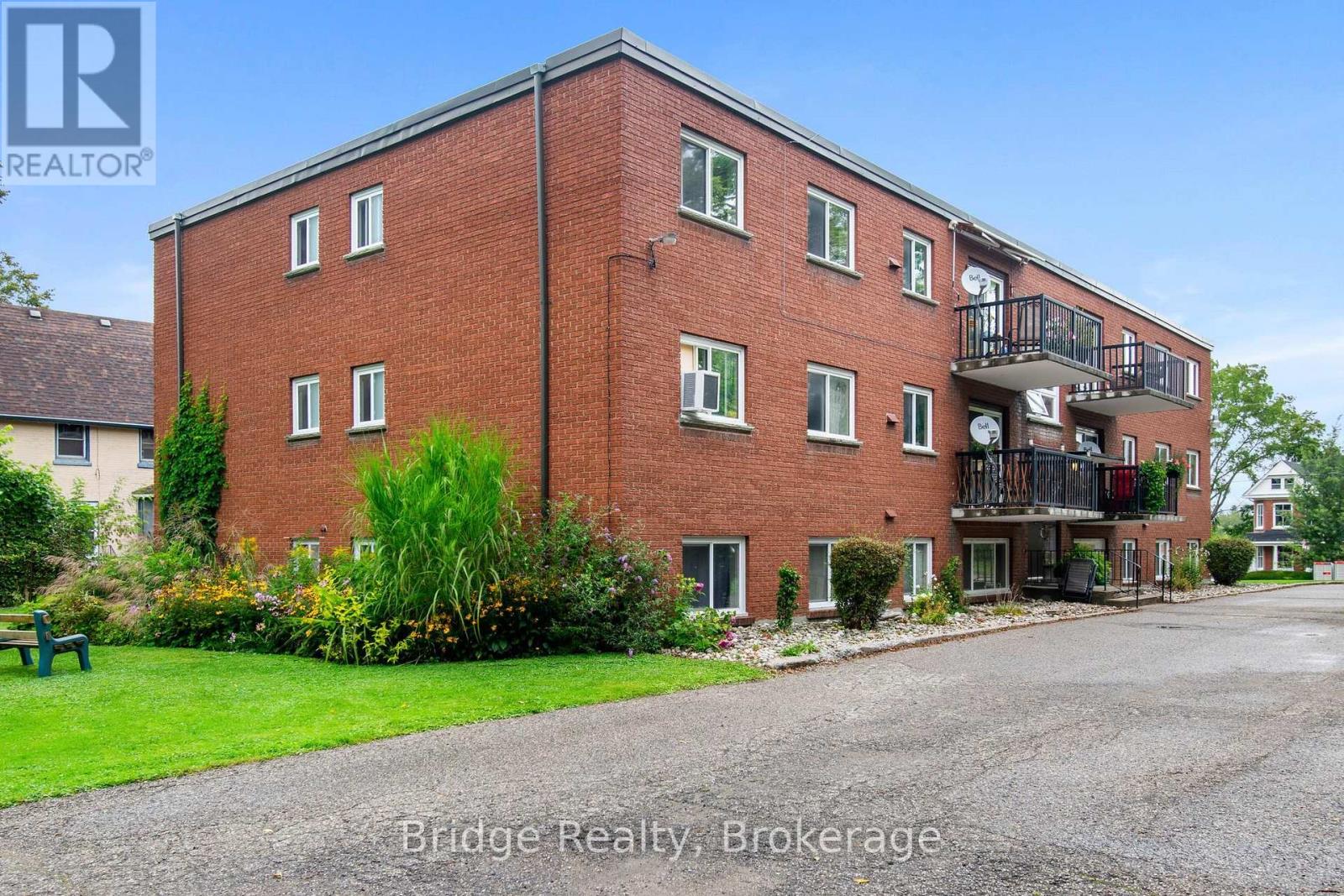 256 Oxford Street, Ingersoll, Ontario  N5C 2W1 - Photo 3 - X12814138