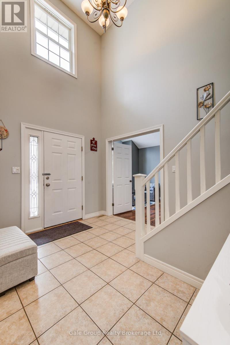 127 Falcon Drive, Woodstock, Ontario  N4T 1V5 - Photo 2 - X12814164