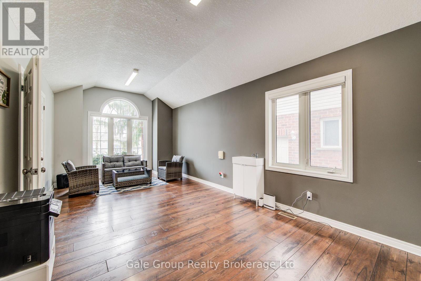 127 Falcon Drive, Woodstock, Ontario  N4T 1V5 - Photo 6 - X12814164