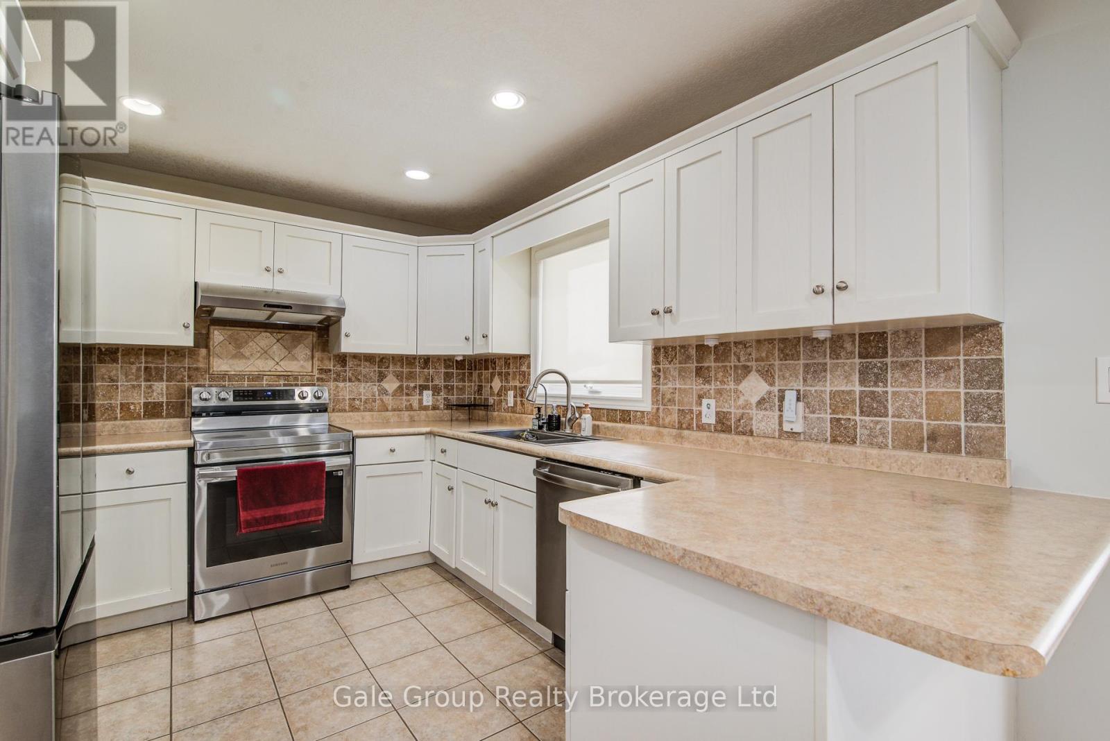 127 Falcon Drive, Woodstock, Ontario  N4T 1V5 - Photo 7 - X12814164