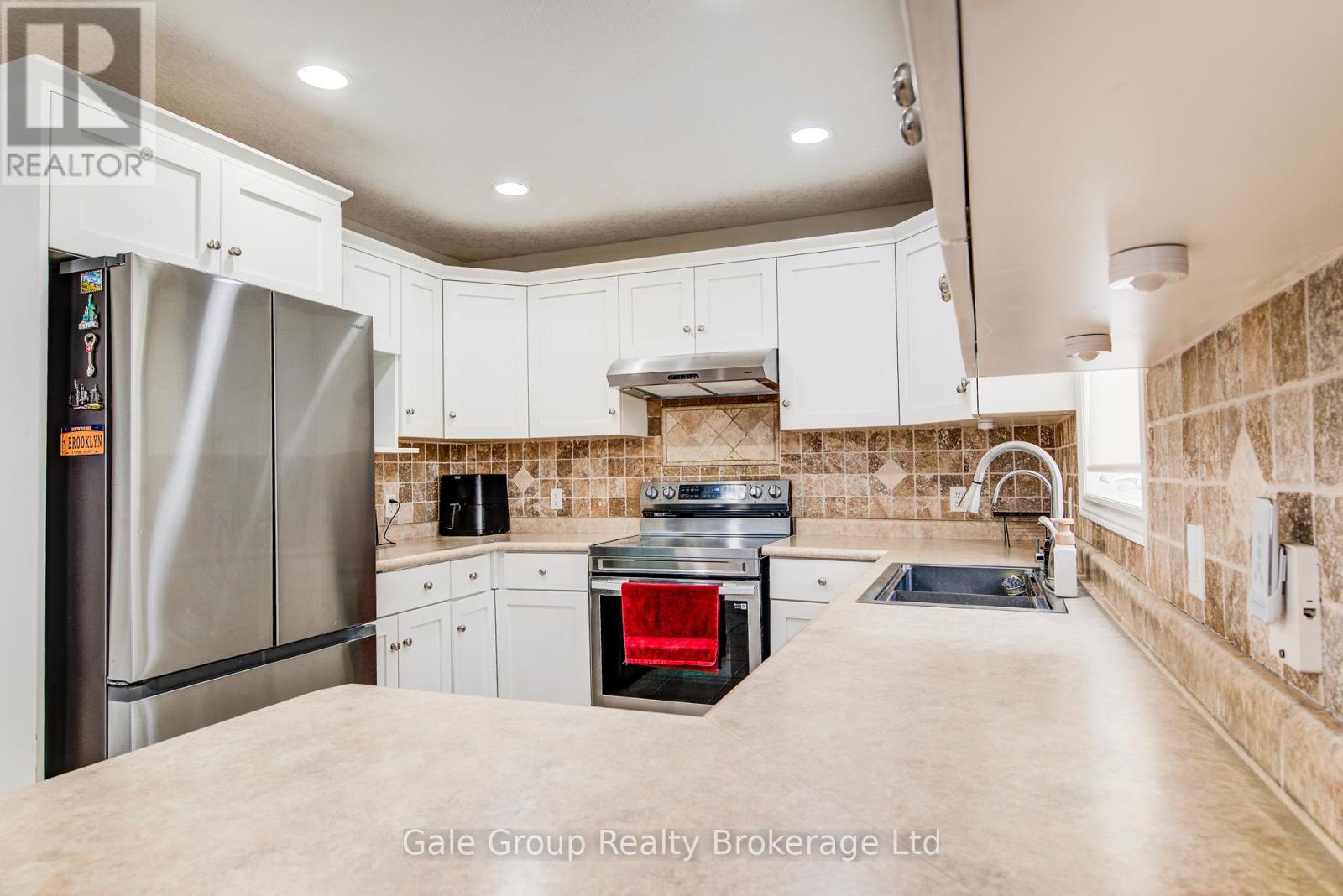 127 Falcon Drive, Woodstock, Ontario  N4T 1V5 - Photo 8 - X12814164