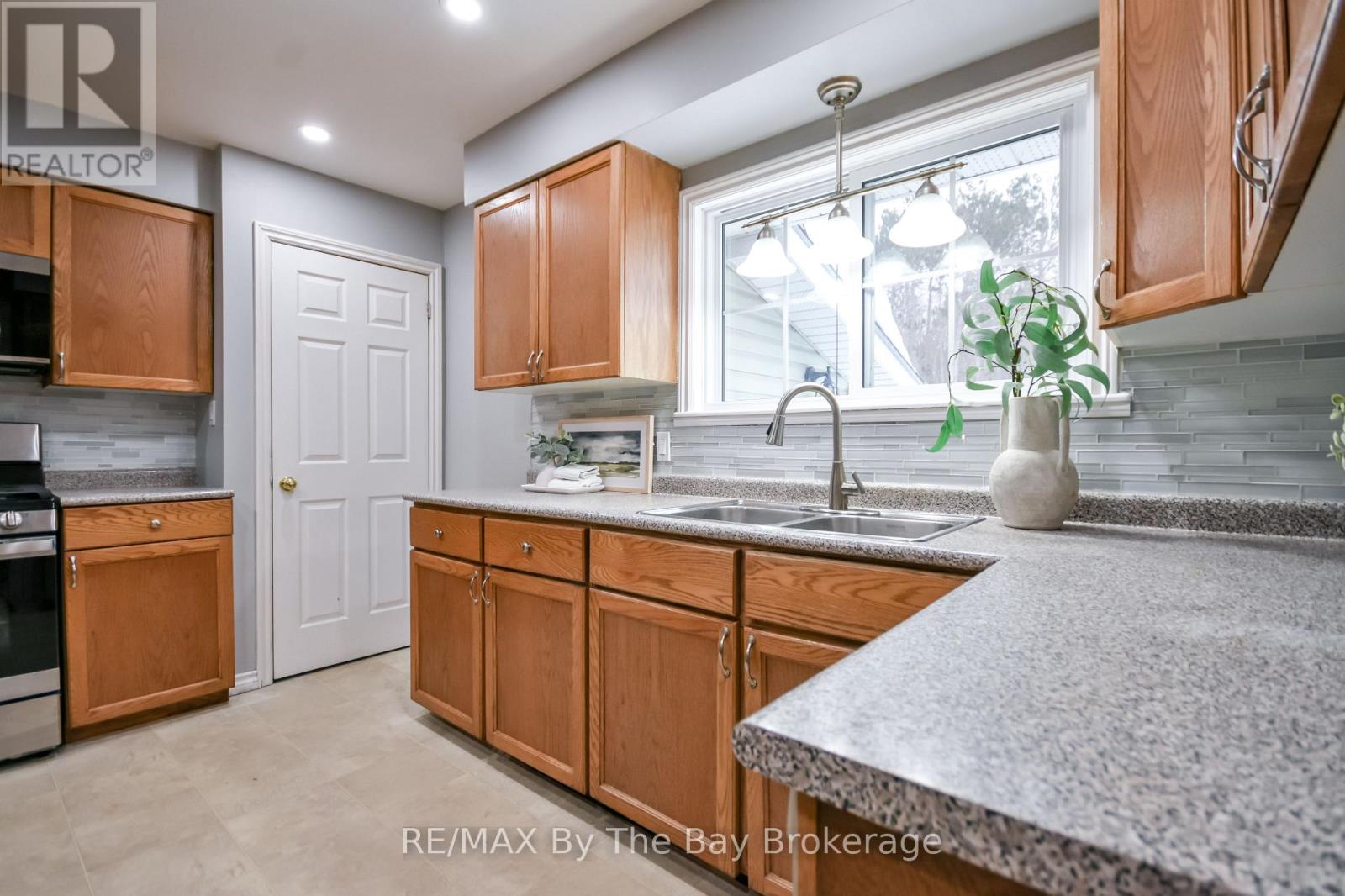 111 Balm Beach Road E, Tiny, Ontario  L0L 2J0 - Photo 13 - S12814180