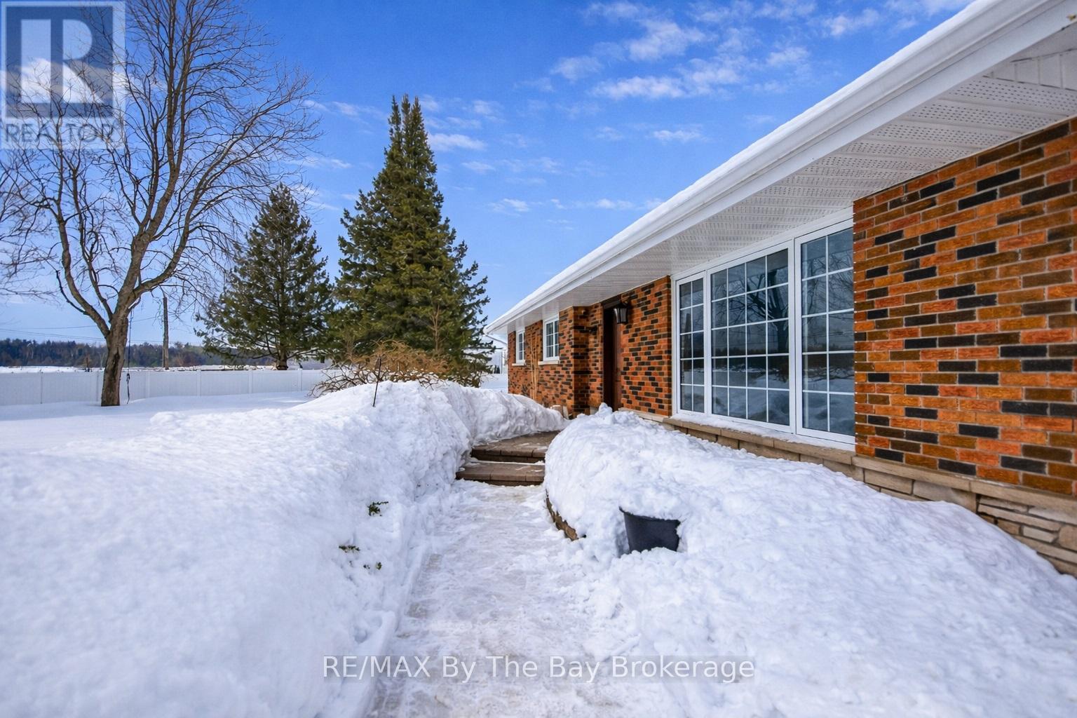 111 Balm Beach Road E, Tiny, Ontario  L0L 2J0 - Photo 3 - S12814180