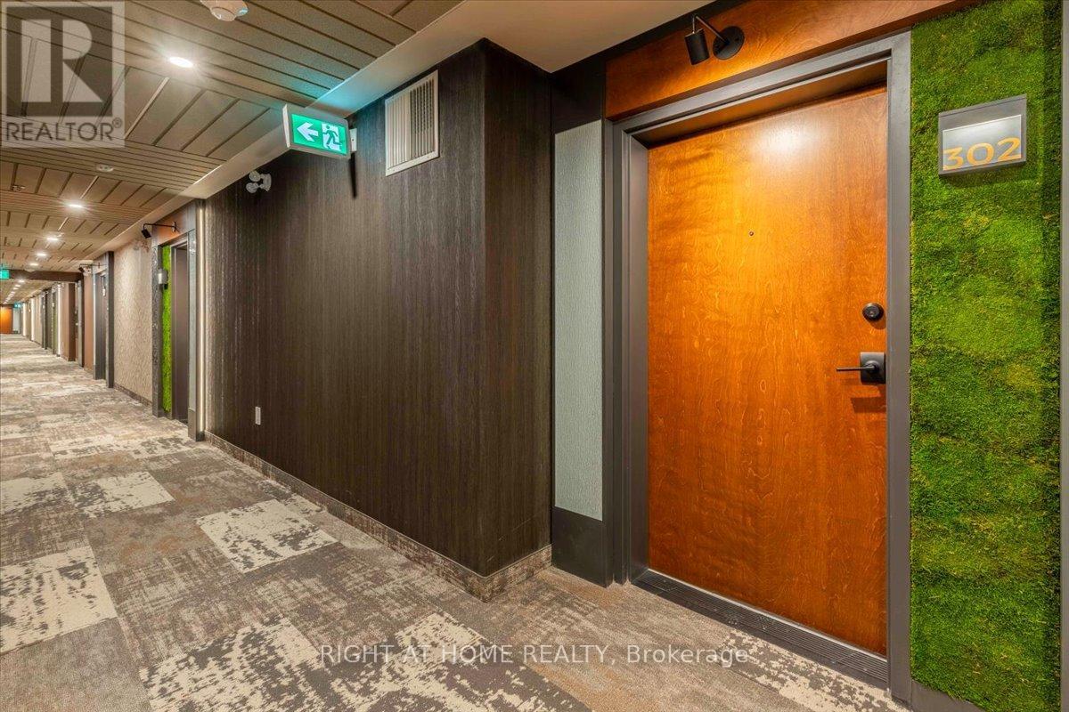 302 - 15 Kneeshaw Drive S, Barrie, Ontario  L9J 0X9 - Photo 3 - S12552128