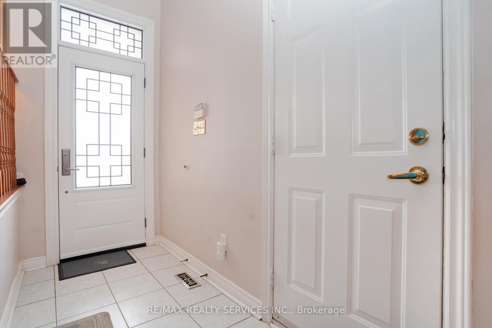 195 Van Scott Drive, Brampton, Ontario  L7A 1V2 - Photo 7 - W12267050