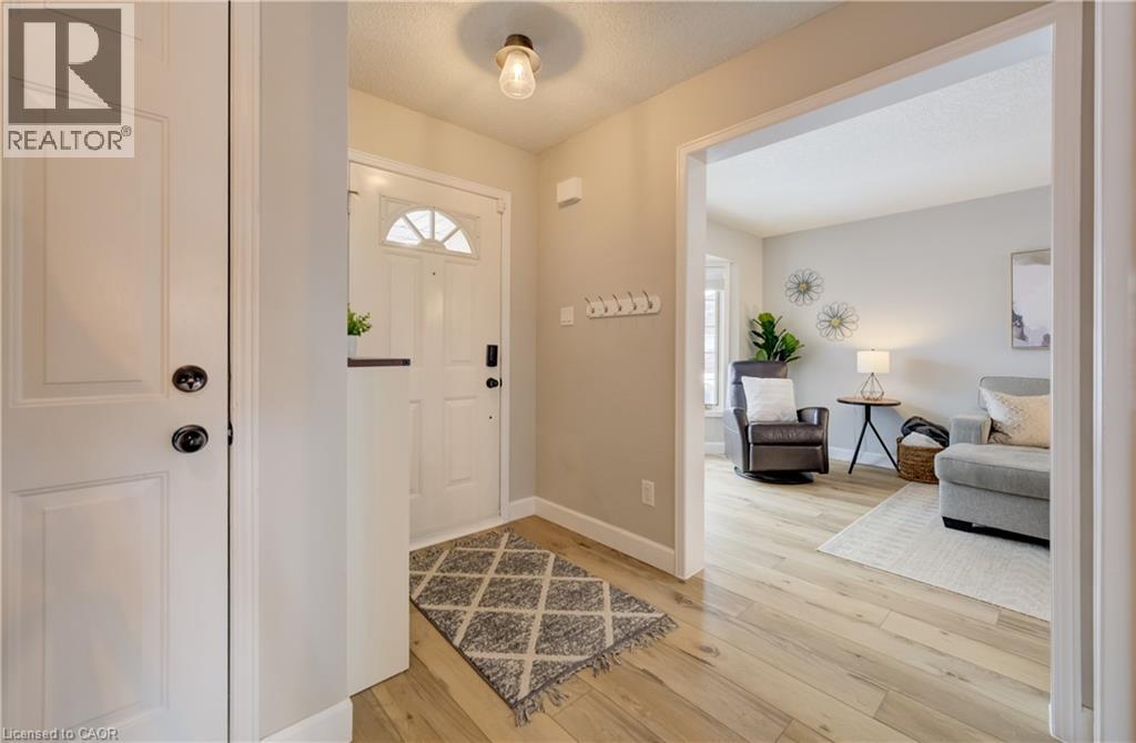 349 Bushview Crescent, Waterloo, Ontario N2V 2A6 - Photo 4 - 40803778