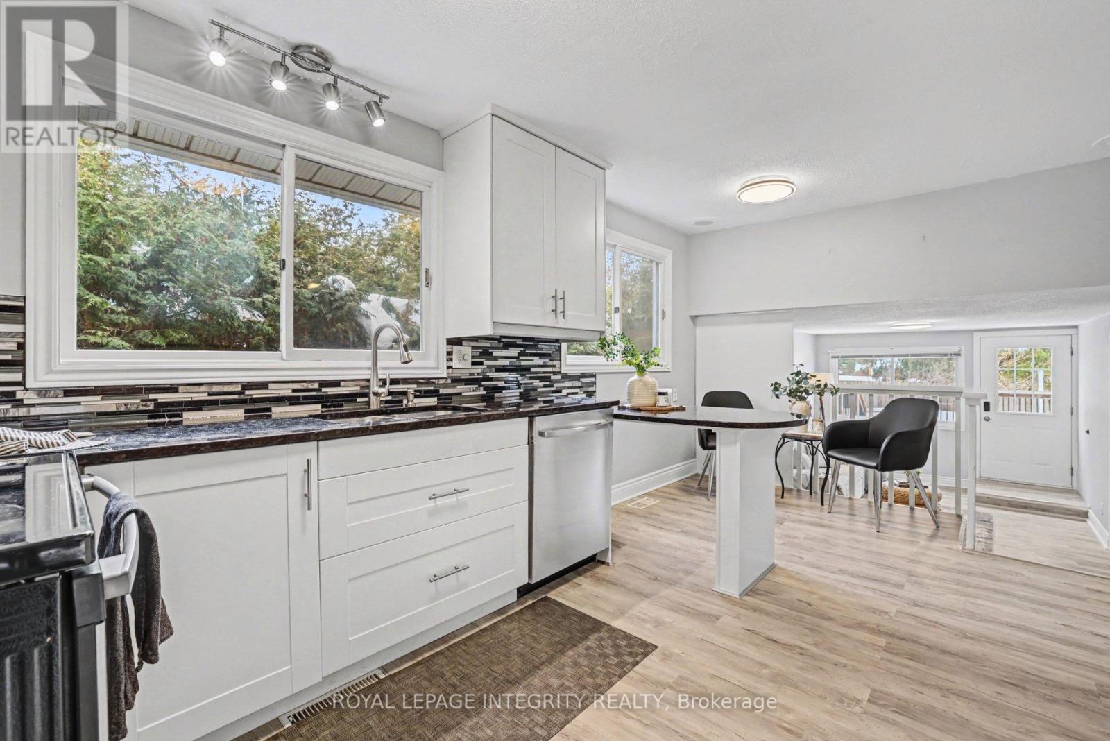 185 Withrow Avenue, Ottawa, Ontario K2G 3N6 - Photo 11 - X12814210