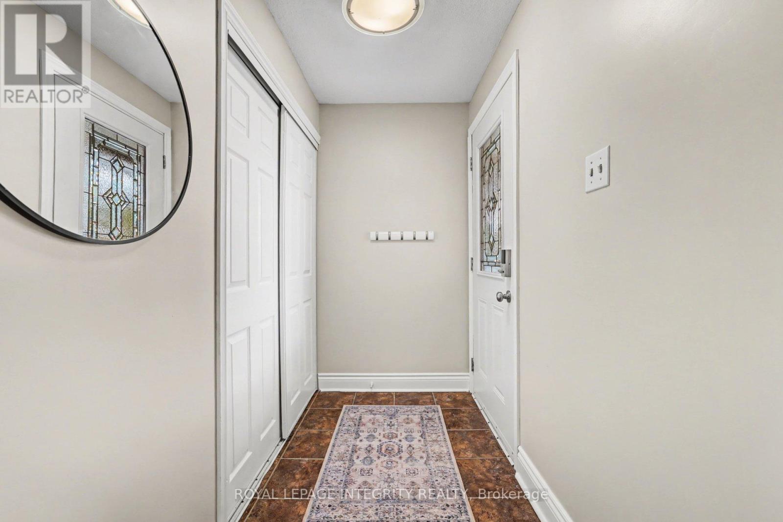 185 Withrow Avenue, Ottawa, Ontario K2G 3N6 - Photo 3 - X12814210