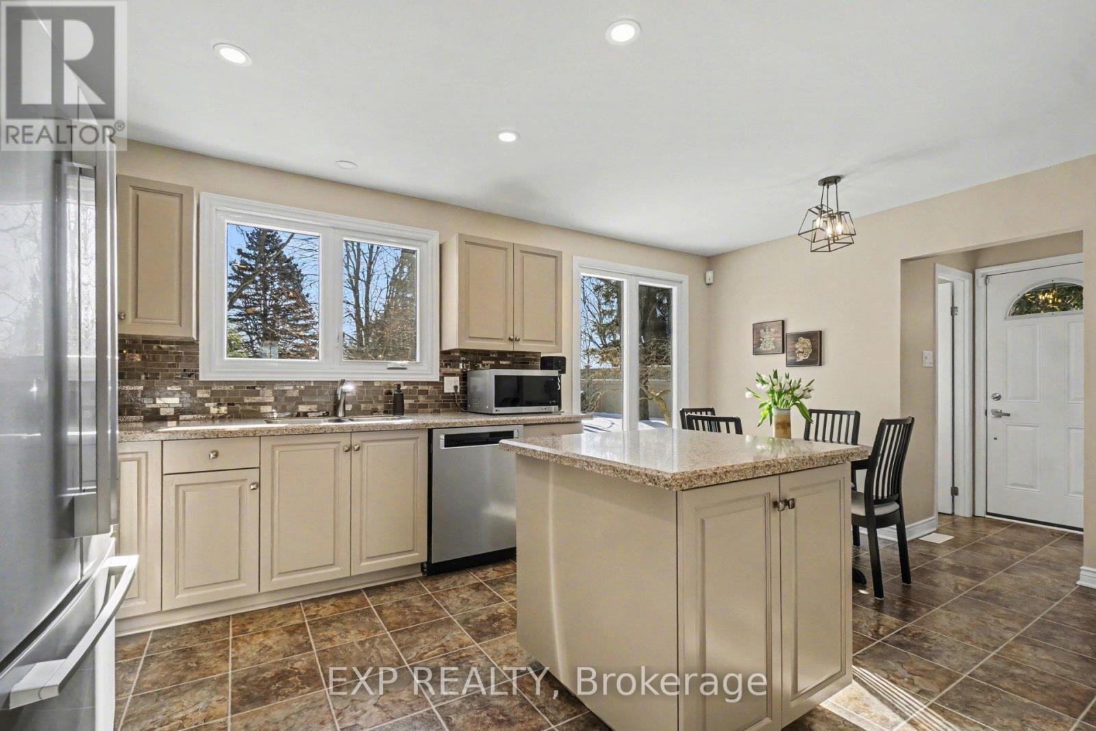 24 Woodburn Drive, Ottawa, Ontario  K1B 3A7 - Photo 10 - X12814212