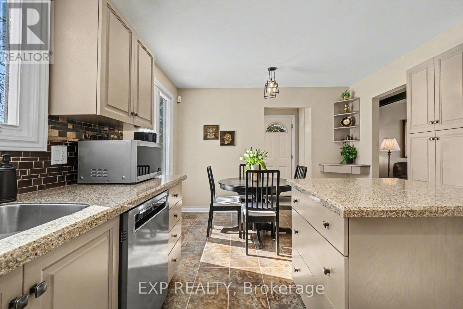 24 Woodburn Drive, Ottawa, Ontario  K1B 3A7 - Photo 12 - X12814212