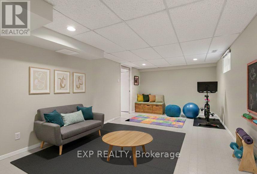 24 Woodburn Drive, Ottawa, Ontario  K1B 3A7 - Photo 27 - X12814212