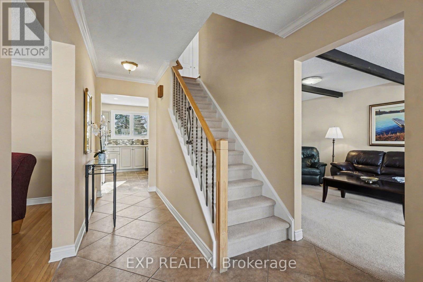 24 Woodburn Drive, Ottawa, Ontario  K1B 3A7 - Photo 5 - X12814212