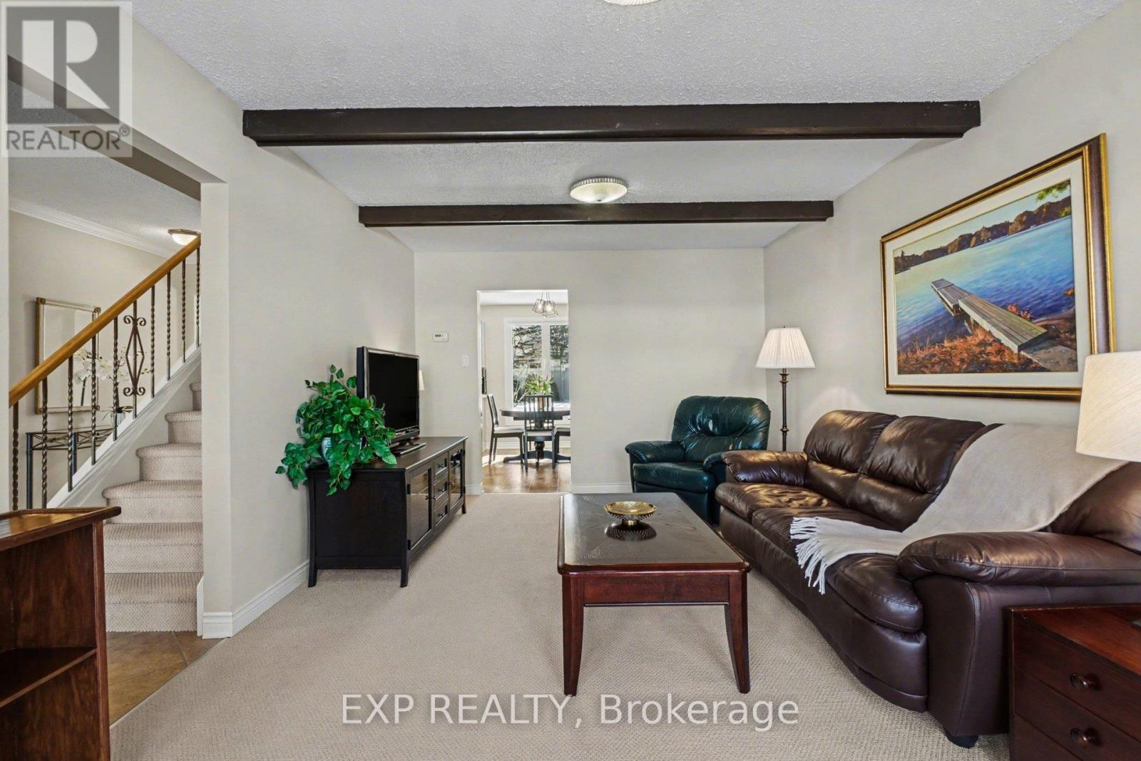 24 Woodburn Drive, Ottawa, Ontario  K1B 3A7 - Photo 6 - X12814212